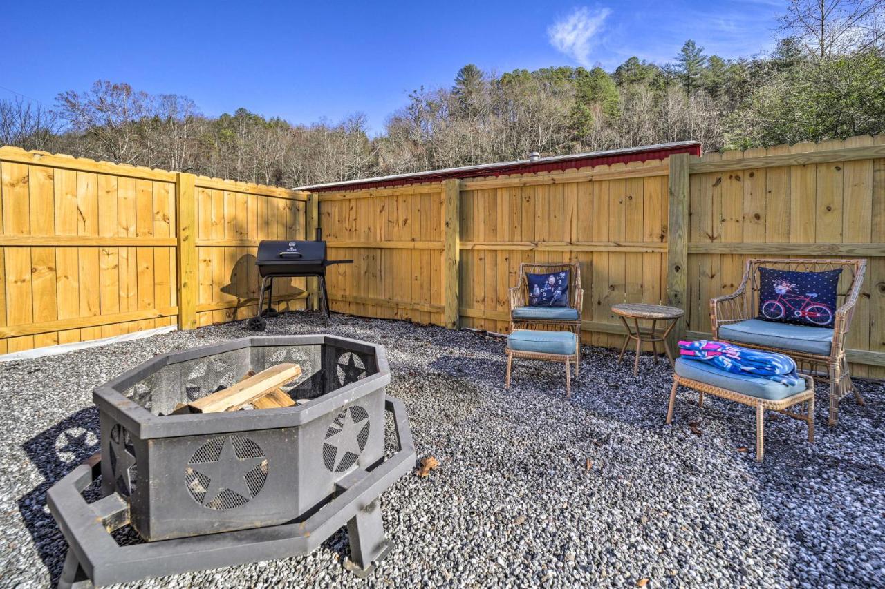Smoky Mountain Vacation Rental With Hot Tub And Kayaks Whittier Exterior photo